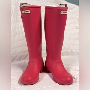 Tall Matte Pink Hunter Boots Size 7